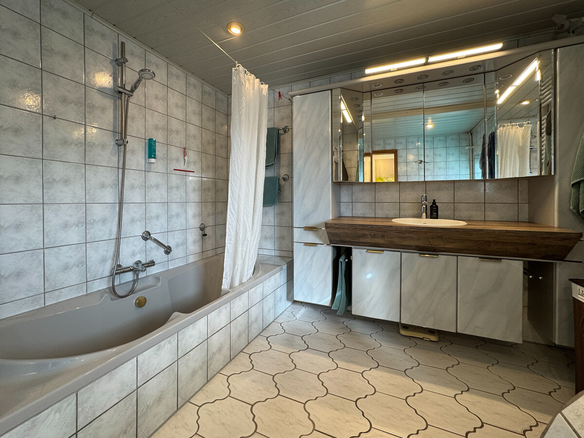 Badezimmer mit Badewanne Badezimmer mit Badewanne - Objekt 9805