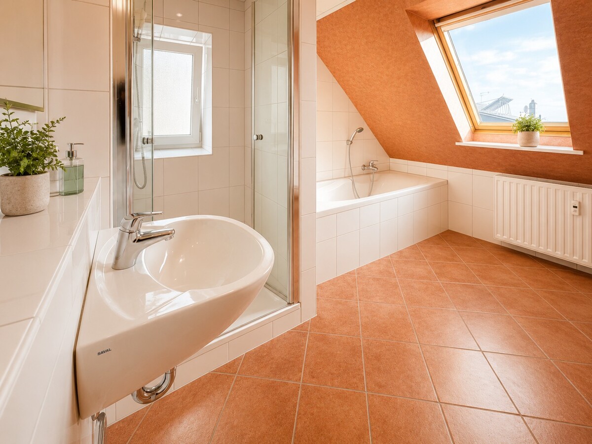 Badezimmer mit Badewanne und Dusche Badezimmer mit Badewanne und Dusche - Objekt 9801
