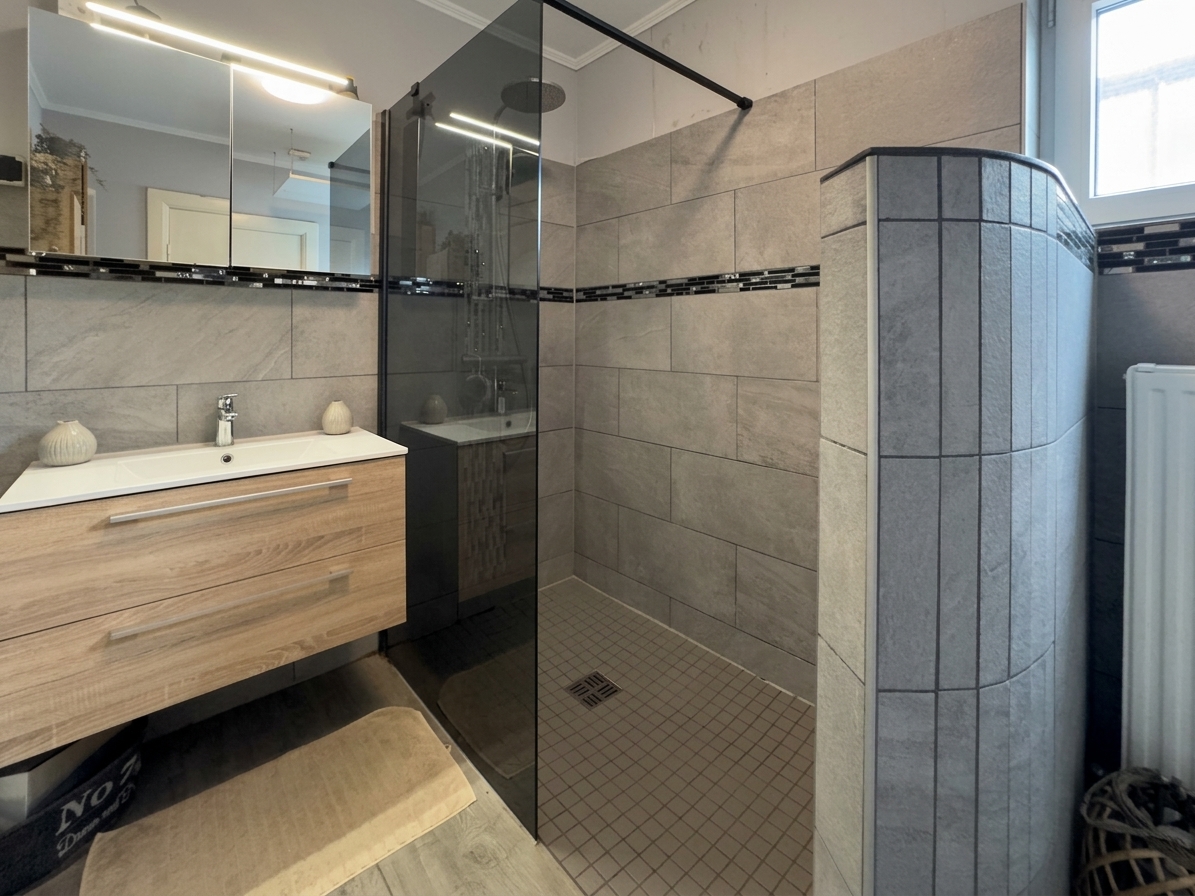 Badezimmer mit ebenerdiger Dusche Badezimmer mit ebenerdiger Dusche - Objekt 9857