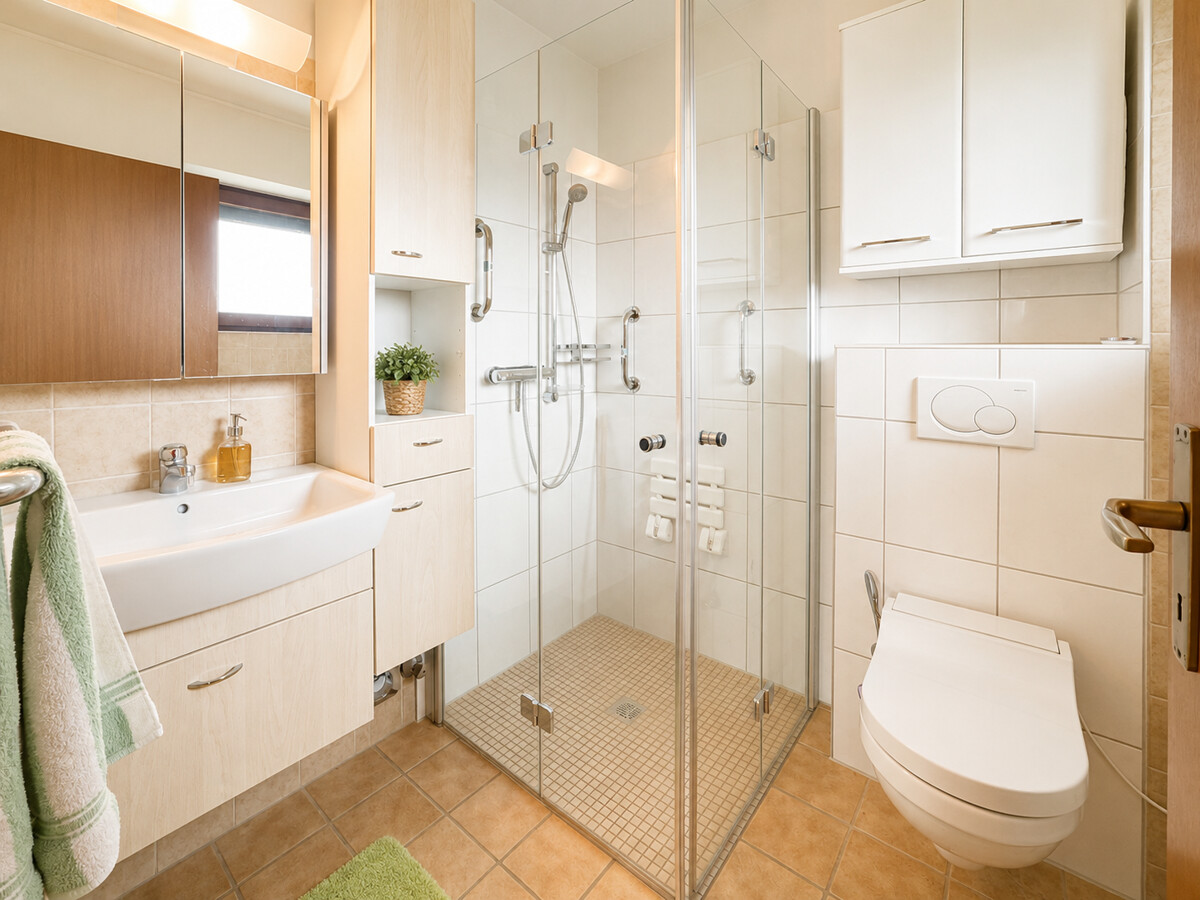 Badezimmer mit ebenerdiger Dusche Badezimmer mit ebenerdiger Dusche - Objekt 9787