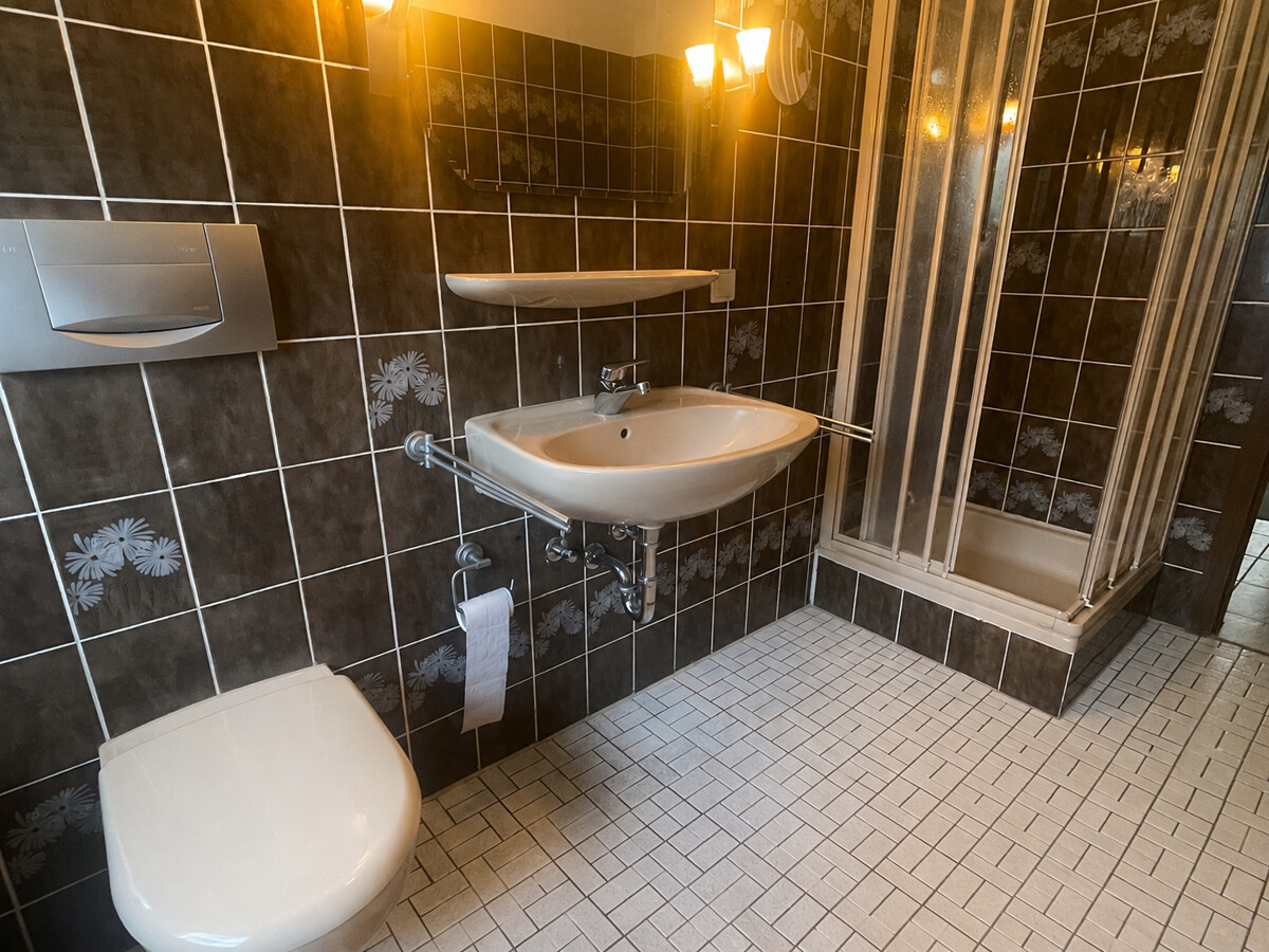 Badezimmer mit Dusche und ... Badezimmer mit Dusche und ... - Objekt 9809