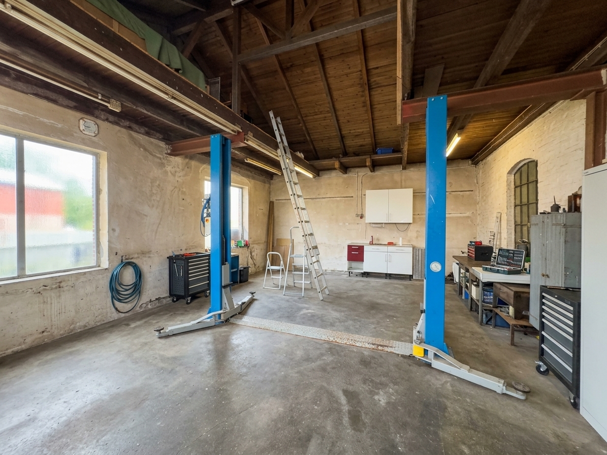 Alte Schmiede mit Hebebühne Alte Schmiede mit Hebebühne - Objekt 9857