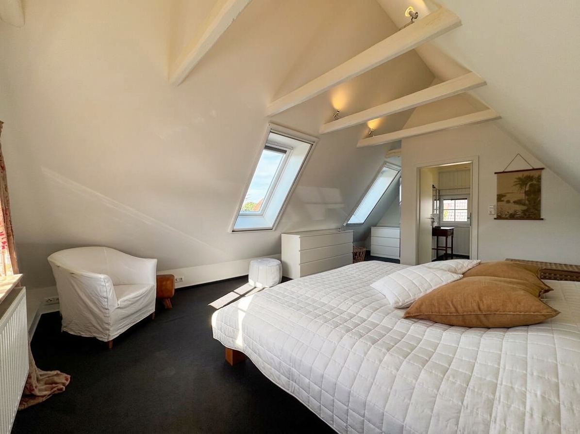 Schlafzimmer mit sichtbaren Holzbalken Schlafzimmer mit sichtbaren Holzbalken - Objekt 9829