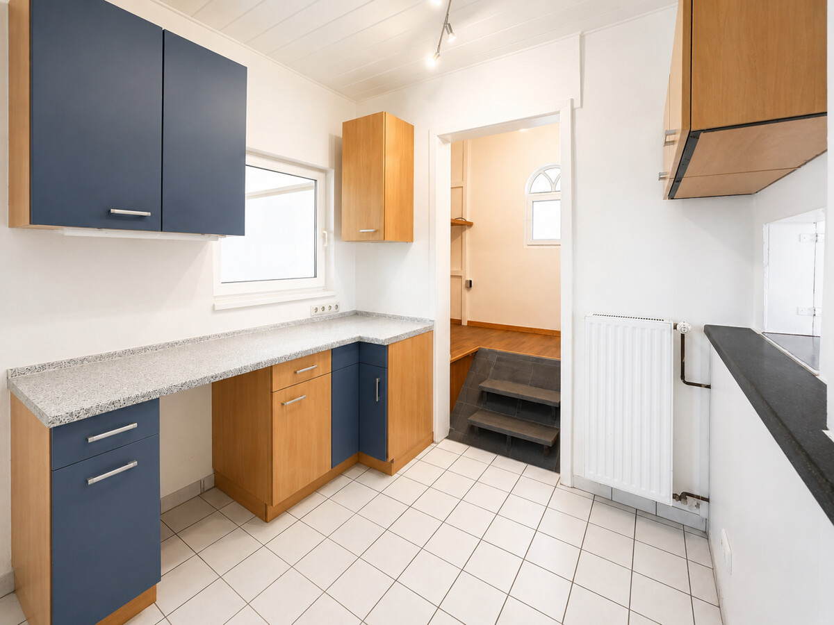 Küchenbereich mit Zugang zur Speisekammer und Kriechkeller Küchenbereich mit Zugang zur Speisekammer und Kriechkeller - Objekt 9803