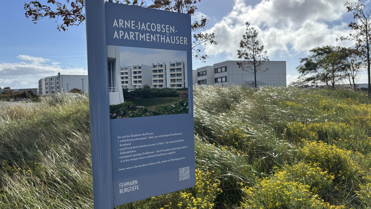 Infotafel Arne-Jacobsen-Apartementhäuser Infotafel Arne-Jacobsen-Apartementhäuser - Objekt 9858