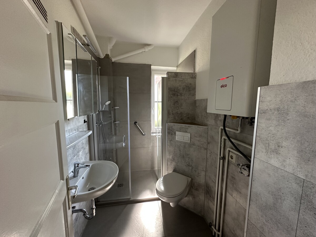 Badezimmer mit großer Dusche Badezimmer mit großer Dusche - Objekt 9788